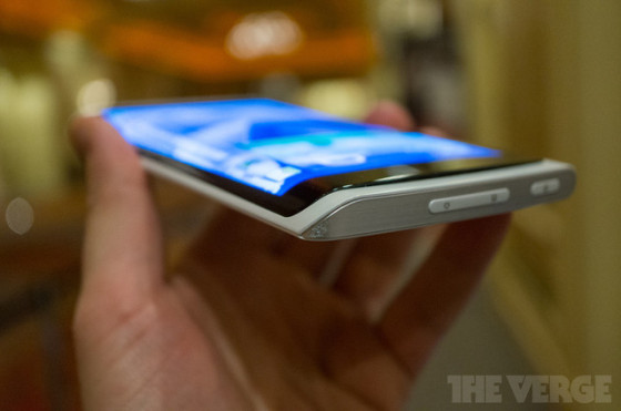 ��iPhone���ܲ���OLED��Ļ ��ʿ������ 