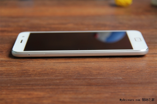 1799ԪZUK Z1�Ա�ͼ�ͣ�iPhone 6����