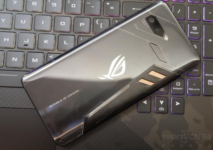 黑鲨为啥瑟瑟发抖 因为华硕游戏神机来了!