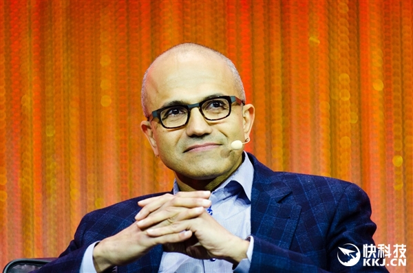 ΢��CEO�����ں��г��ݶ� Win10��ʤ��
