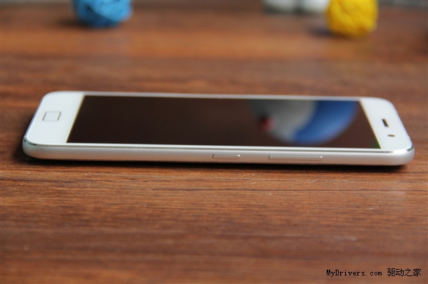 1799ԪZUK Z1�Ա�ͼ�ͣ�iPhone 6����
