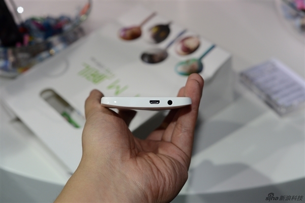 �۸��޵��� HTC Oneʱ�а����ͼ��
