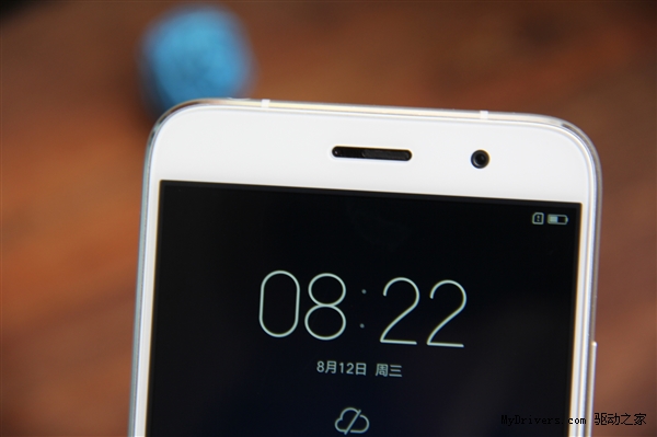 1799ԪZUK Z1�Ա�ͼ�ͣ�iPhone 6����