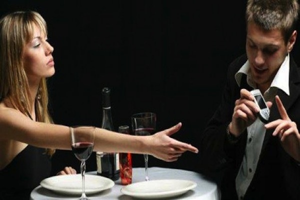 Woman-looking-at-boyfriends-phone