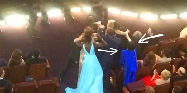 �����Ѿ�Out�� ��Ϊ����&ldquo;Groufie&rdquo;