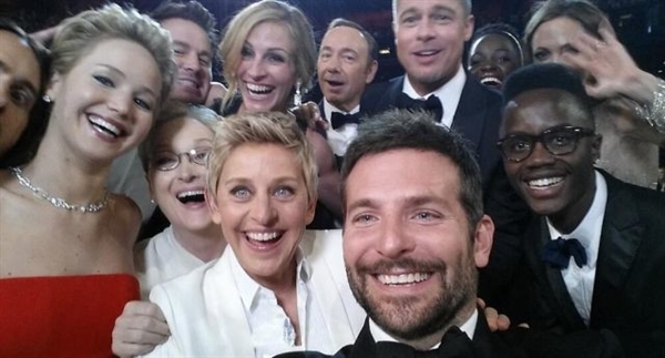 �����Ѿ�Out�� ��Ϊ����&ldquo;Groufie&rdquo;