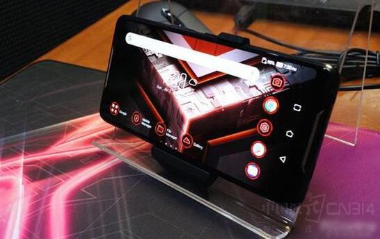 华硕ROG手机横空出世 华硕ROG手机横空出世 游戏手机时代来临
