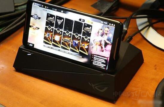 华硕ROG手机横空出世 华硕ROG手机横空出世 游戏手机时代来临