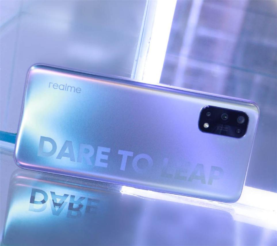 realme����X7ϵ�У����С���ÿ�������Ļ