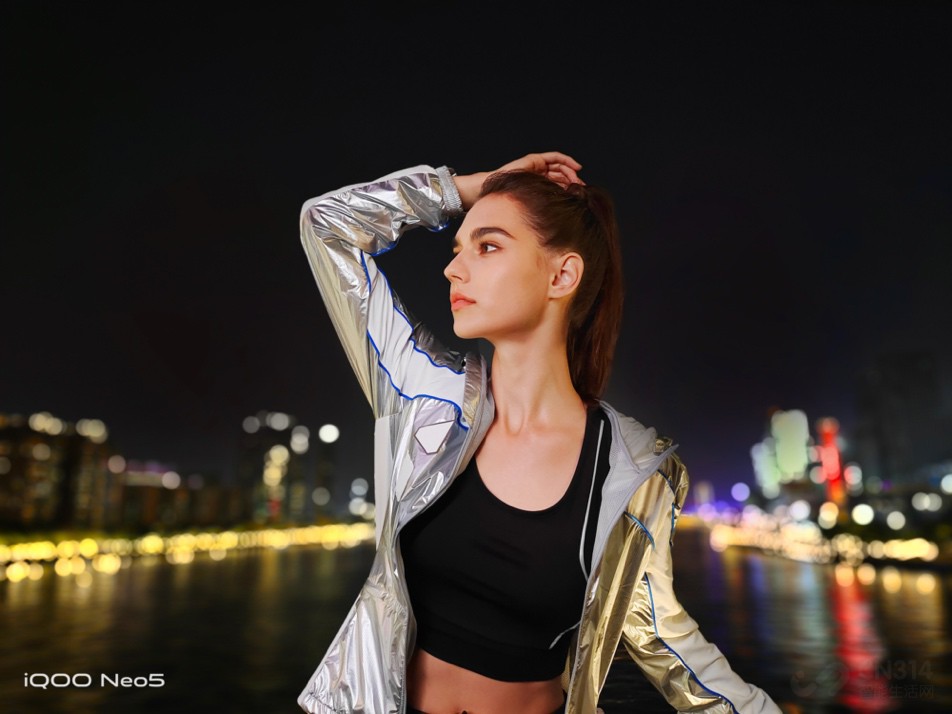 ��ǿ��˫о��iQOO Neo5�������ۼ�2499Ԫ��