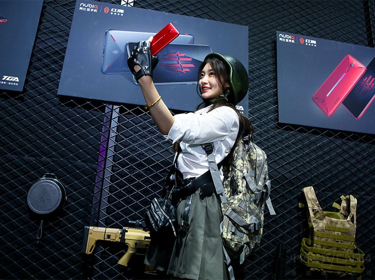 四重散热技术加持 红魔手机让你畅玩游戏