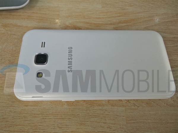Galaxy J5真机照首曝:可以换电池