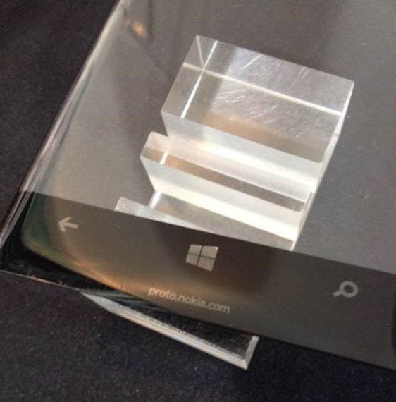 微软旗舰手机再曝:Win 10、曲面屏
