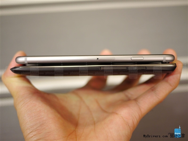 �ܷ�һս��Ħ��DROID Turbo�Ծ�iPhone 6