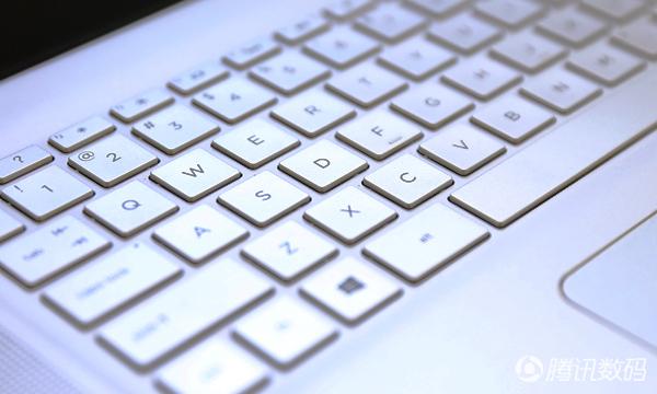 HP新ENVY 14笔记本评测 键盘手感棒网口夹手