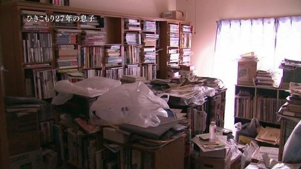 日本超级宅男啃老27年:无手机无电脑