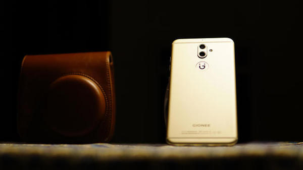 金立S9时尚属性动人 安全属性也一脉相承_中