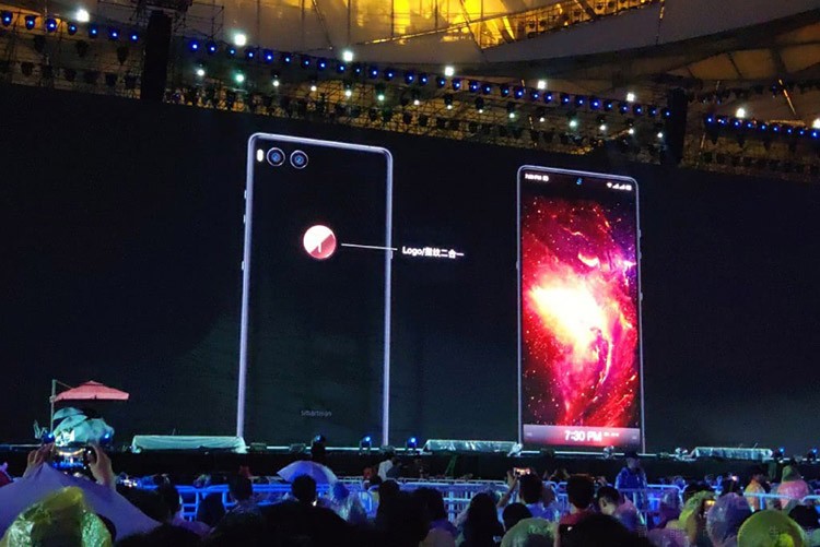 世界上最好看的白色手机 坚果R1鸟巢发布