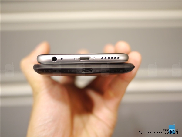 �ܷ�һս��Ħ��DROID Turbo�Ծ�iPhone 6