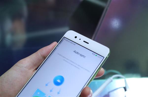 5000也买!华为新旗舰P10体验:草木绿配色亮了