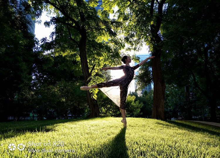 vivo X20�λ÷ۻ��ٿ��ۣ��ȷ���ǧ��Ů��