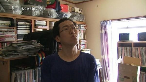 日本超级宅男啃老27年:无手机无电脑