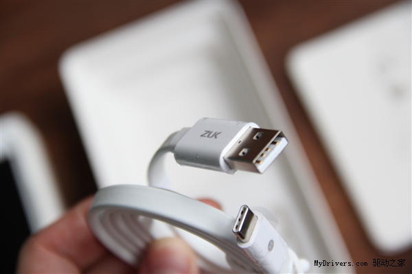 1799ԪZUK Z1�Ա�ͼ�ͣ�iPhone 6����