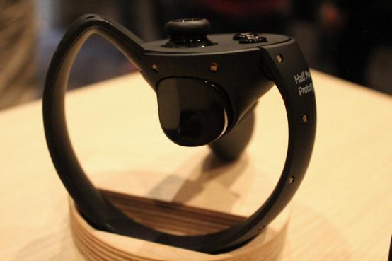 Oculus Touch手柄体验:帮助VR眼镜找到手