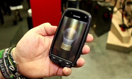 日本手机那些事儿:京瓷智能机太阳能充电