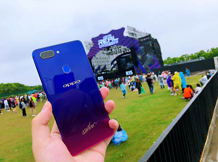 将星空握在手中 oppo r15星云版美哭了