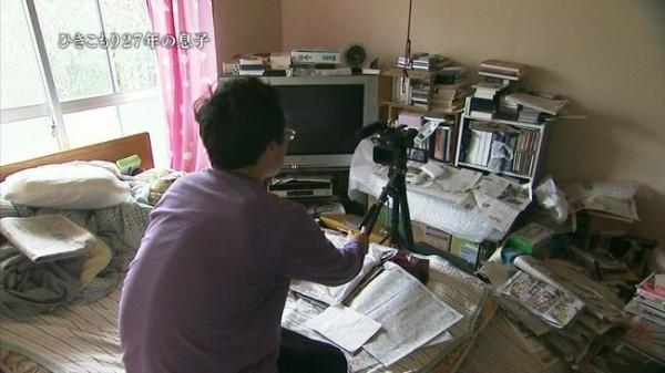 日本超级宅男啃老27年:无手机无电脑