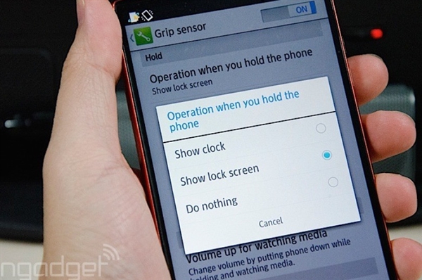81%��ռ�ȵ��𺳣�����AQUOS Phone����