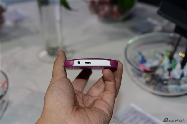 �۸��޵��� HTC Oneʱ�а����ͼ��