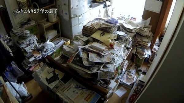 日本超级宅男啃老27年:无手机无电脑
