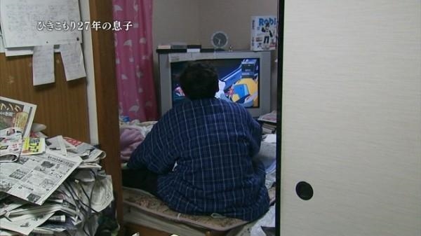 日本超级宅男啃老27年:无手机无电脑