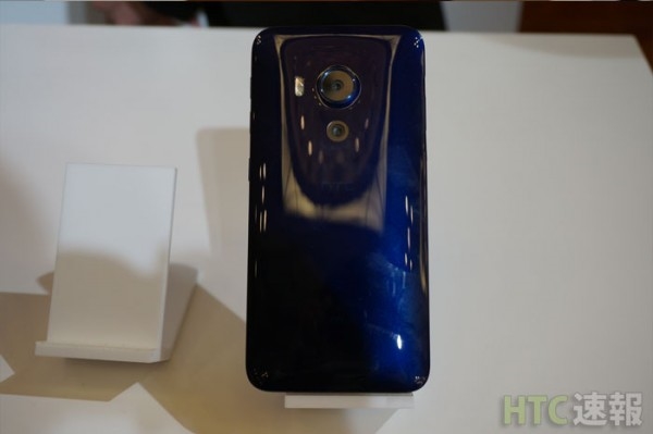HTC����3��ʽ������2K��+����810