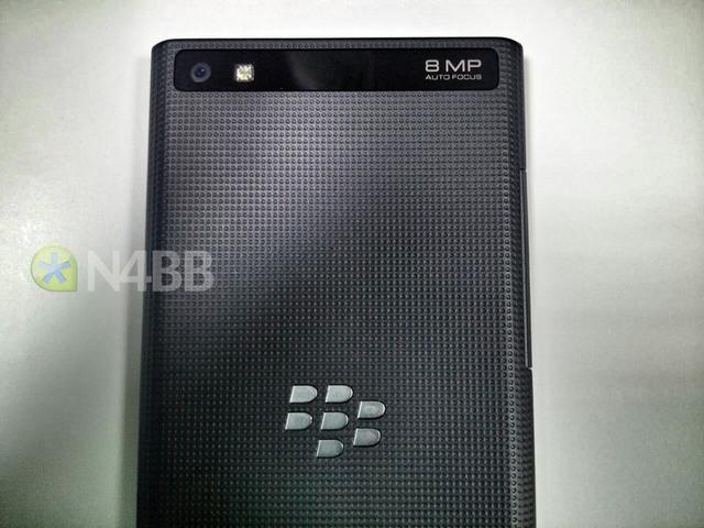 ��ݮ�¿��ж˻���BlackBerry Leap�����ع�