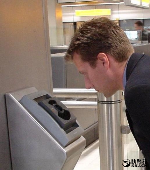 �������ţ�ƻ����ı��һ��iPhone�����ú�Ĥʶ��