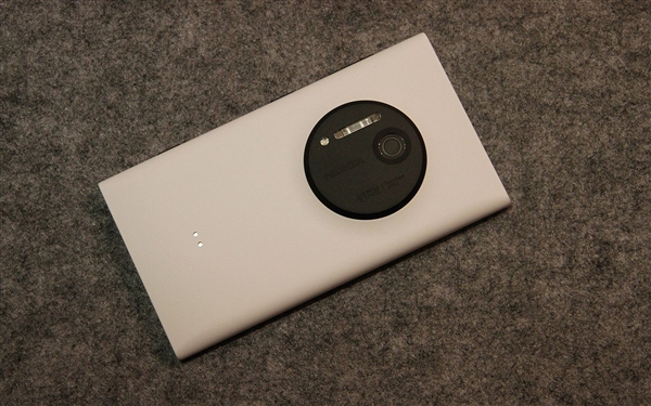 拍照神机Lumia 1030曝光:边框真窄