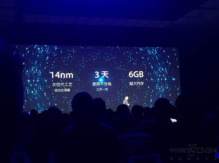 一代神机360 N6发布 这是买充电宝送手机?