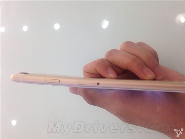 ����ˬ��iPhone 6���е���һ���󱯾�