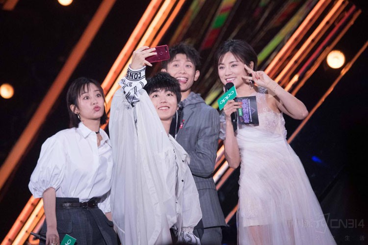 OPPO�ٰ촺��ʢ�� Ⱥ�Ǽ�֤R15������