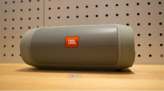 JBL Charge 2+�������������飺С�����ʳ�ɫ