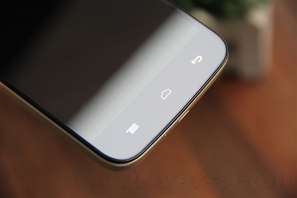 ���Ľ�/˫������4G TCLôô���ֻ�ͼ��