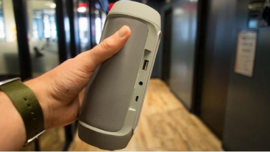 JBL Charge 2+�������������飺С�����ʳ�ɫ