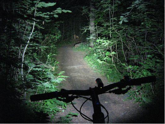 Light & Motion�Ƴ��Գ���ǿ��LED���г�ͷ��