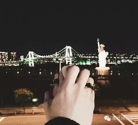 �������������Ȧװ������һ���ˣ�