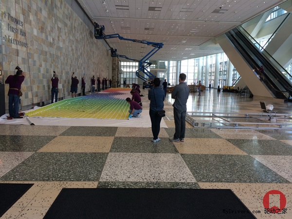�ֳ���ͼ̽Ӫ��ƻ��WWDC14�᳡װ��һ��