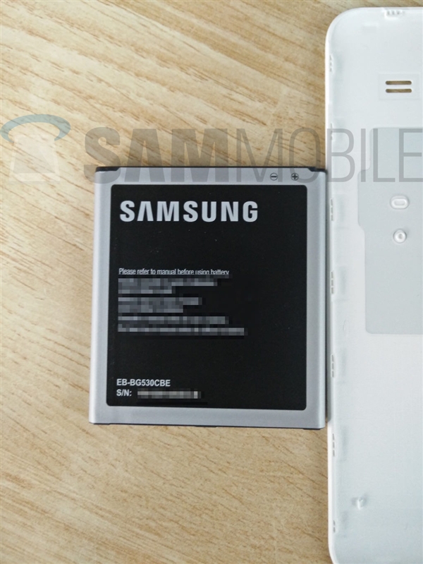 Galaxy J5真机照首曝:可以换电池