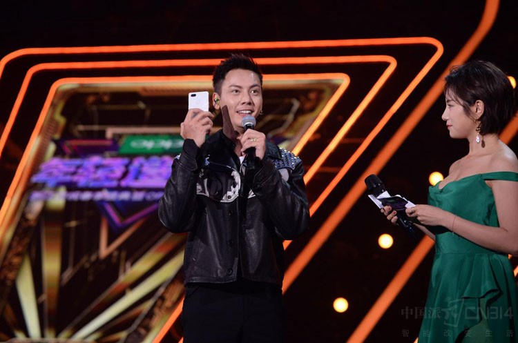 OPPO�ٰ촺��ʢ�� Ⱥ�Ǽ�֤R15������